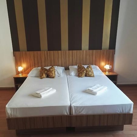 Hid Hotel Boedapest Buitenkant foto