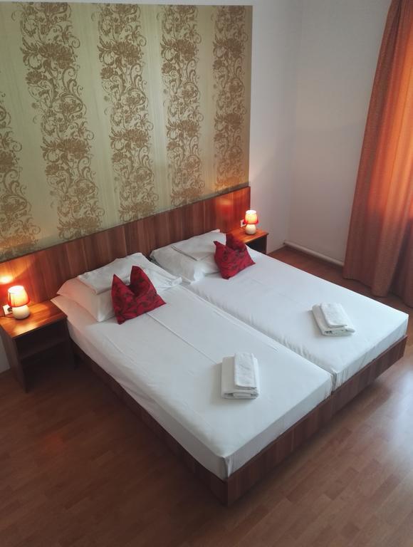 Hid Hotel Boedapest Buitenkant foto