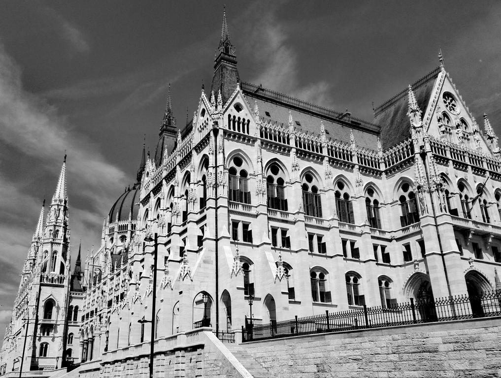 Hid Hotel Boedapest Buitenkant foto